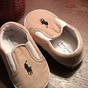 Soft bottom infant shoes